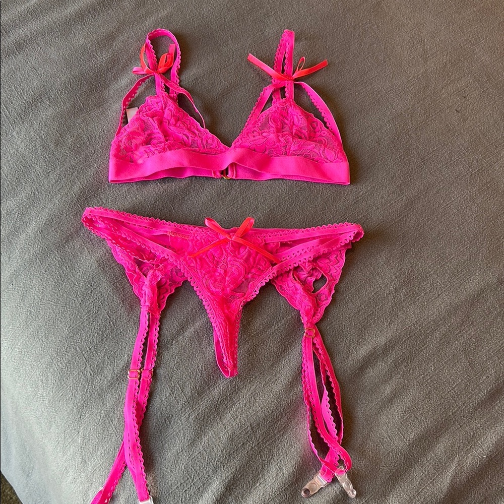 Elegant Pink Lace Lingerie Set